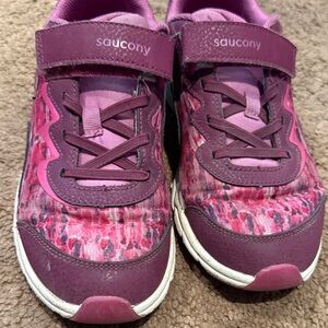 Saucony Kids 5 Wide  Purple and Pink Patterned Sneakers